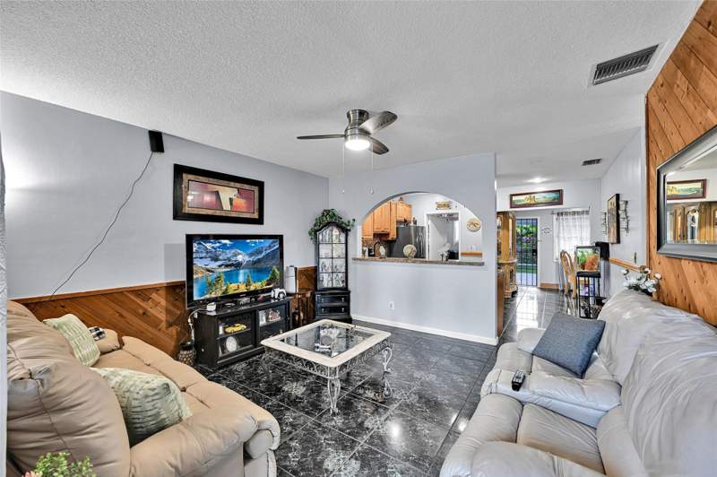 2 bedroom Single Family Residence at 1933 SW 67th Avenue, Broadview Country Club Es, North Lauderdale — photo 5