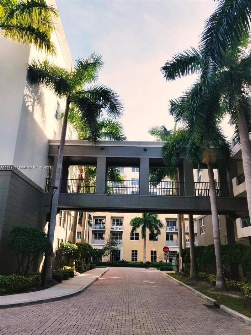 2 bedroom Condominium at 2401 NE 65th Street #608, Lauderdale One Condo, Fort Lauderdale — photo 3
