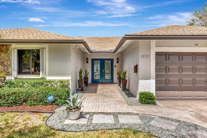 4 bedroom Single Family Residence at 1221 SW 59th Avenue, Plantation Isles Sec 3 51, Plantation — photo 2