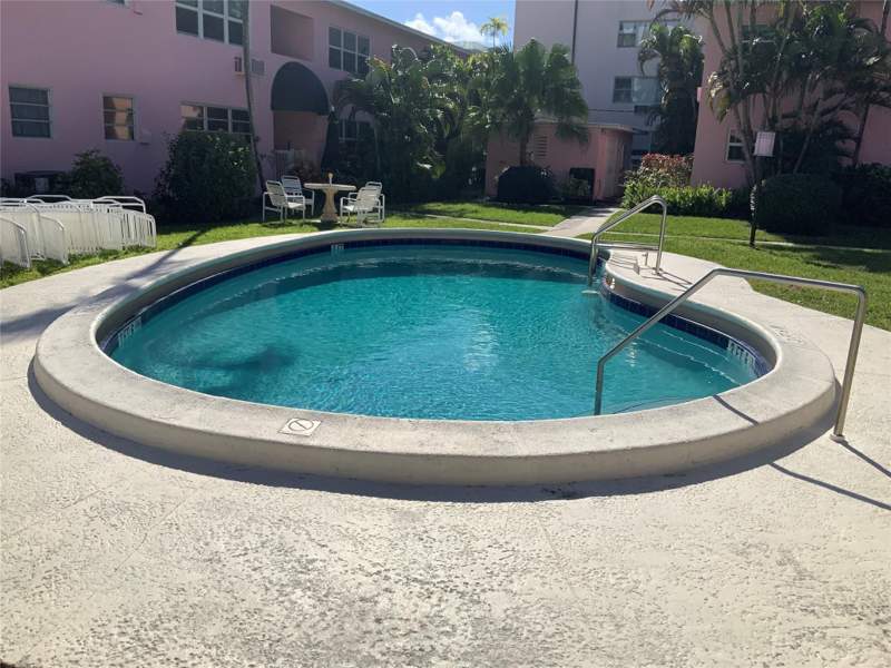 1 bedroom Stock Cooperative at 700 Bayshore Drive #13, Beach Shore Apts. Co-Op, Fort Lauderdale — photo 2