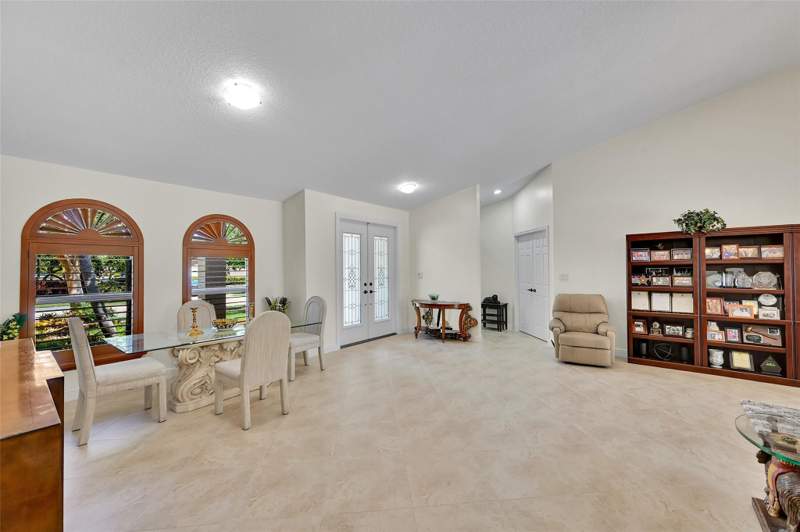 5 bedroom Single Family Residence at 4910 NW 104th Avenue, Brookside 139-3 B, Coral Springs — photo 3