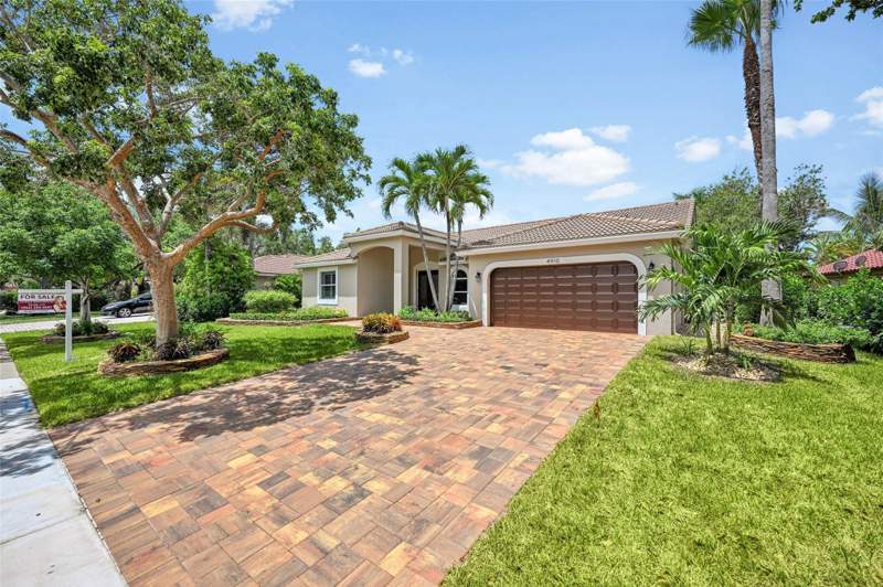 5 bedroom Single Family Residence at 4910 NW 104th Avenue, Brookside 139-3 B, Coral Springs — photo 2