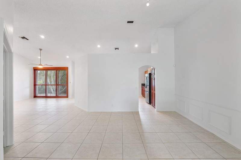 3 bedroom Condominium at 12342 NW 10th Drive #D-9, Steeplechase Eagle Trace, Coral Springs — photo 4