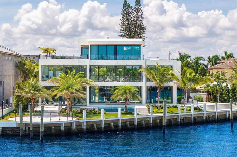 6 bedroom Single Family Residence at 1555 SE 14th Court, Sunset East Second Sec, Deerfield Beach — photo 2