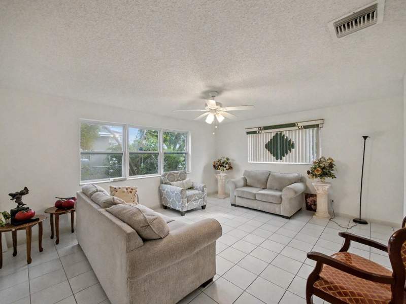 4 bedroom Single Family Residence at 5043 Marcia Place, Gramercy Park Unit 02, West Palm Beach — photo 5
