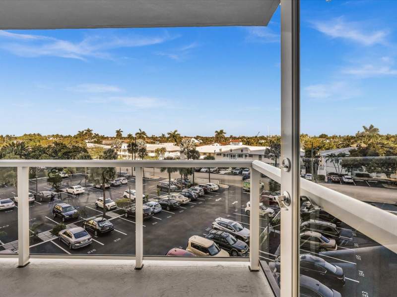 1 bedroom Stock Cooperative at 3300 NE 36th Street #403, Coral Ridge Towers East, Fort Lauderdale — photo 5