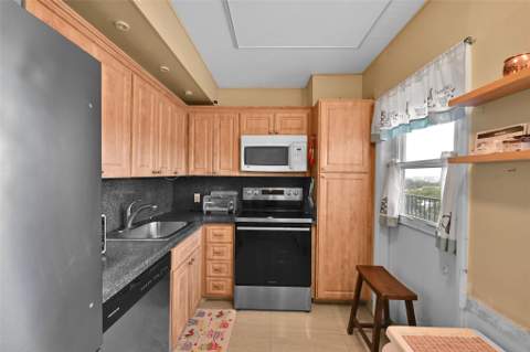 3050 N Palm Aire Drive #909, Pompano Beach FL - photo 10 of 22