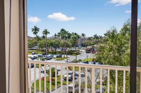 9575 Weldon Circle #Apt C413, Tamarac FL - photo 13 of 65