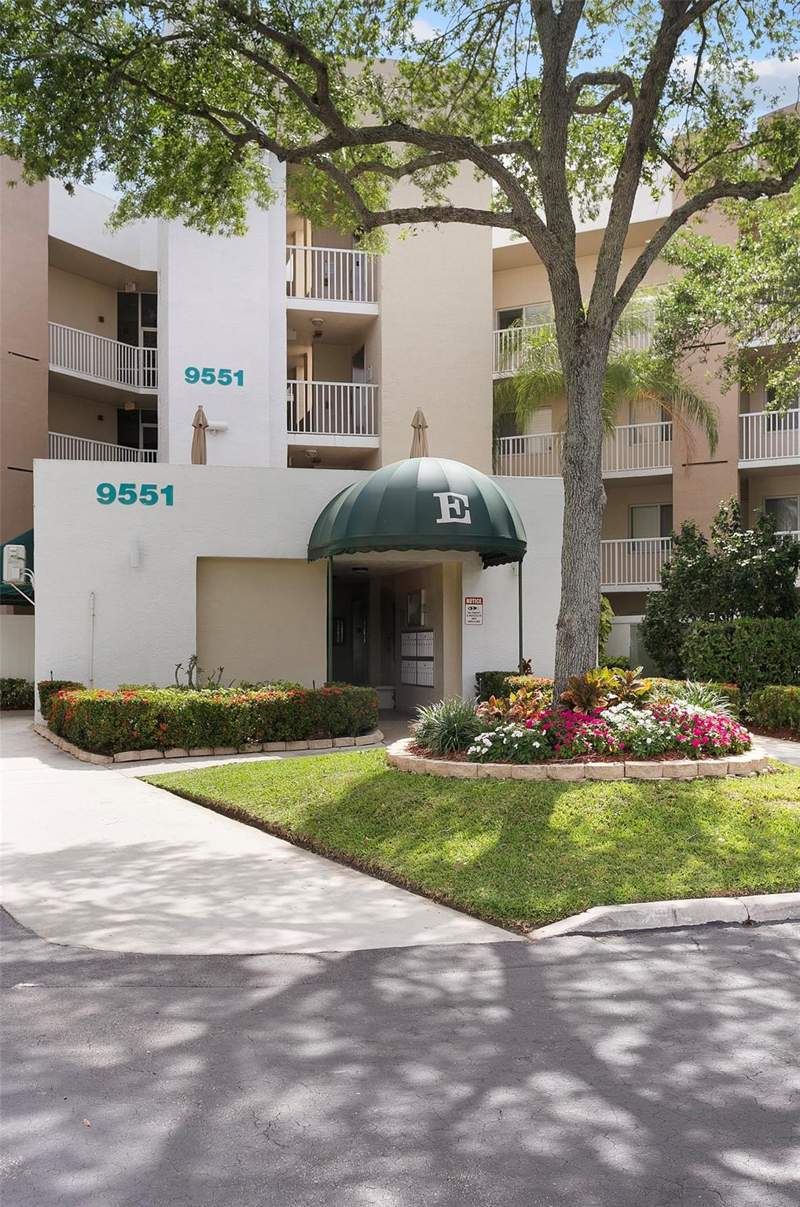 2 bedroom Condominium at 9551 Weldon Circle #404, Kings Pointe, Fort Lauderdale — photo 2