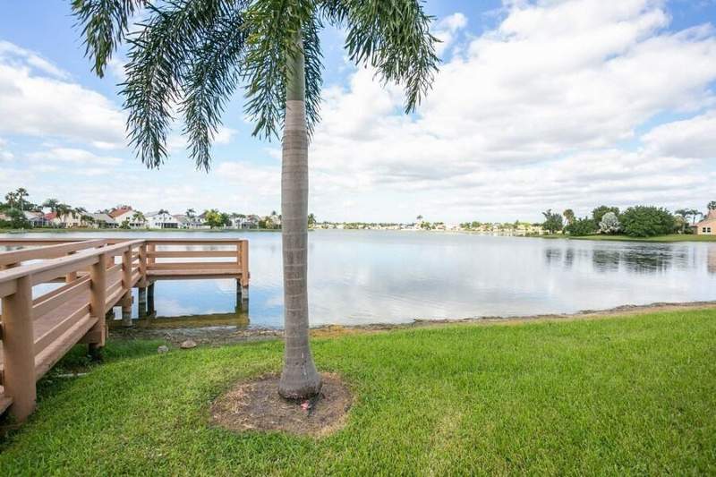 4 bedroom Single Family Residence at 6602 Geneva Street, Spinnaker Bay At Lake Cha, Lake Worth — photo 2