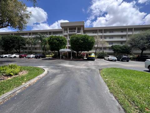 3850 Oaks Clubhouse Drive #403, Pompano Beach FL - photo 18 of 20