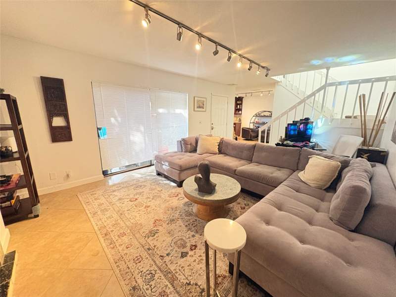 2 bedroom Townhouse at 294 Arabian Road #294, Lakewood First, Palm Springs — photo 2