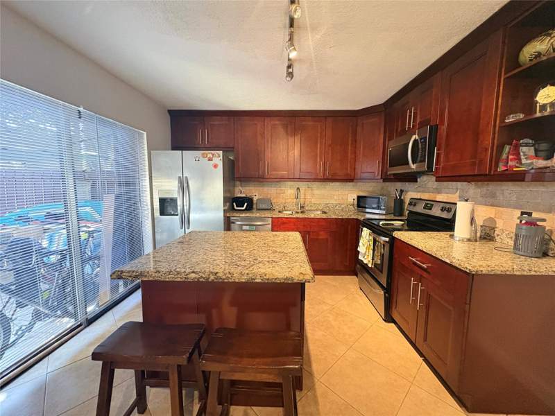 2 bedroom Townhouse at 294 Arabian Road #294, Lakewood First, Palm Springs — photo 4