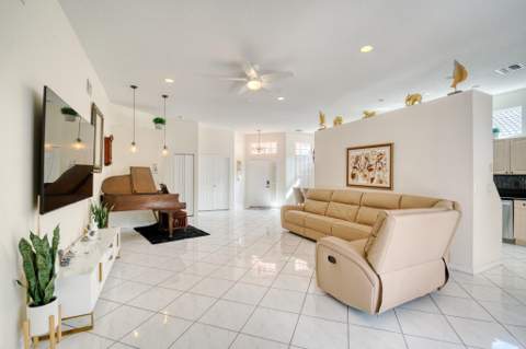 2824 Waters Edge Circle, Greenacres FL - photo 9 of 36