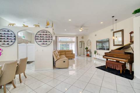 2824 Waters Edge Circle, Greenacres FL - photo 11 of 36