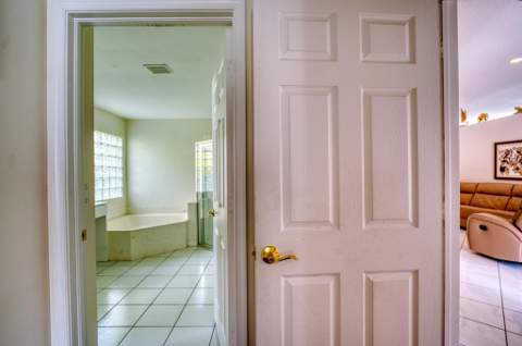 2824 Waters Edge Circle, Greenacres FL - photo 18 of 36