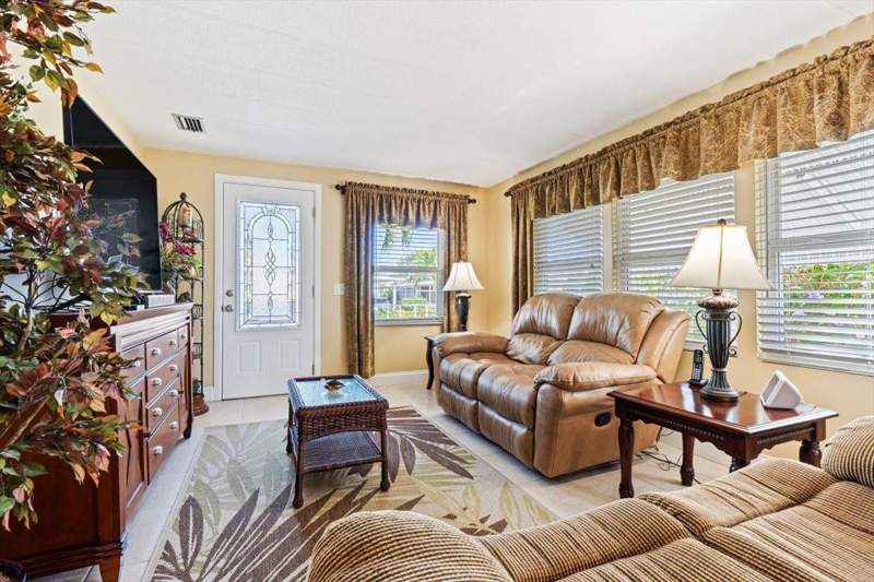 2 bedroom Manufactured Home at 120 NW 51st Street, Highland Meadows Estates, Deerfield Beach — photo 3