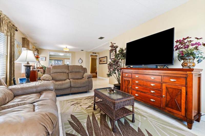 2 bedroom Manufactured Home at 120 NW 51st Street, Highland Meadows Estates, Deerfield Beach — photo 4