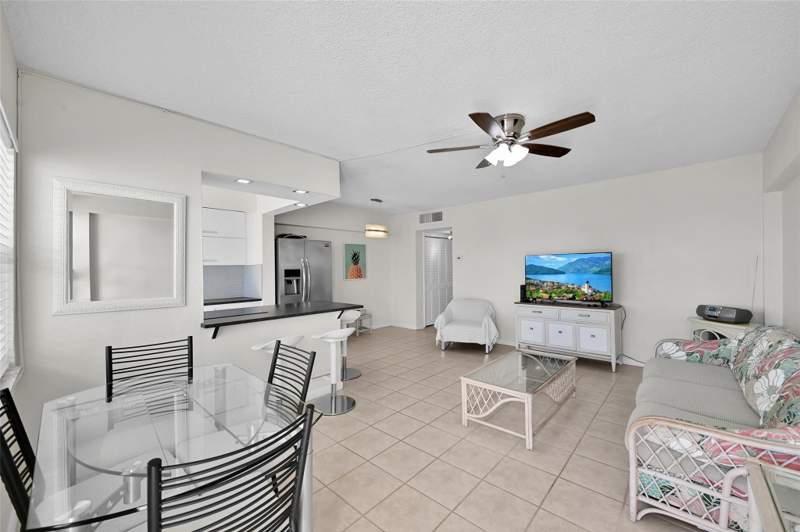 1 bedroom Stock Cooperative at 901 S Surf Road #203, Andoric, Hollywood — photo 3