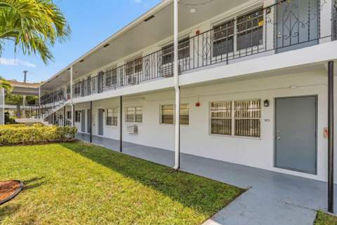 7401 Pines Boulevard #201, Pembroke Pines FL - photo 17 of 29