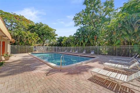 750 E Coco Plum Circle #2, Plantation FL - photo 19 of 21