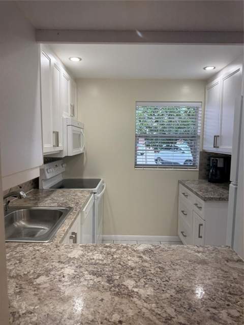 2901 NW 46th Avenue #106, Lauderdale Lakes FL - photo 8 of 35