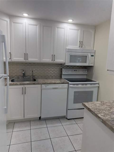 2901 NW 46th Avenue #106, Lauderdale Lakes FL - photo 10 of 35
