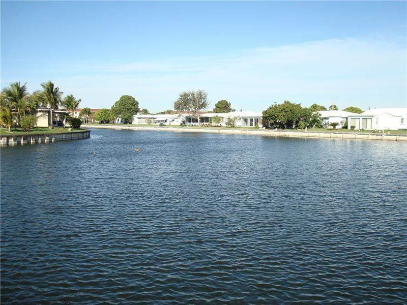 2 bedroom Single Family Residence at 5809 NW 85th Avenue, Mainlands Of Tamarac Lake, Tamarac — photo 5
