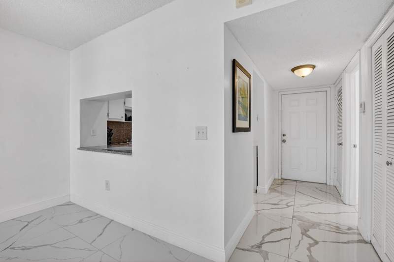 1 bedroom Condominium at 9872 Marina Boulevard #1433, Sandalfoot South Three In, Boca Raton — photo 4