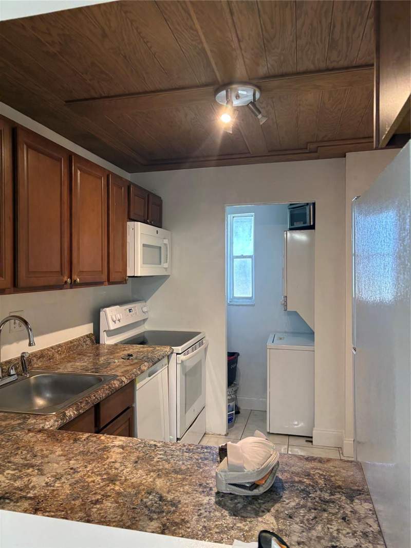 2 bedroom Condominium at 8000 Colony Circle #201, Versailles Gardens Condo, Tamarac — photo 3