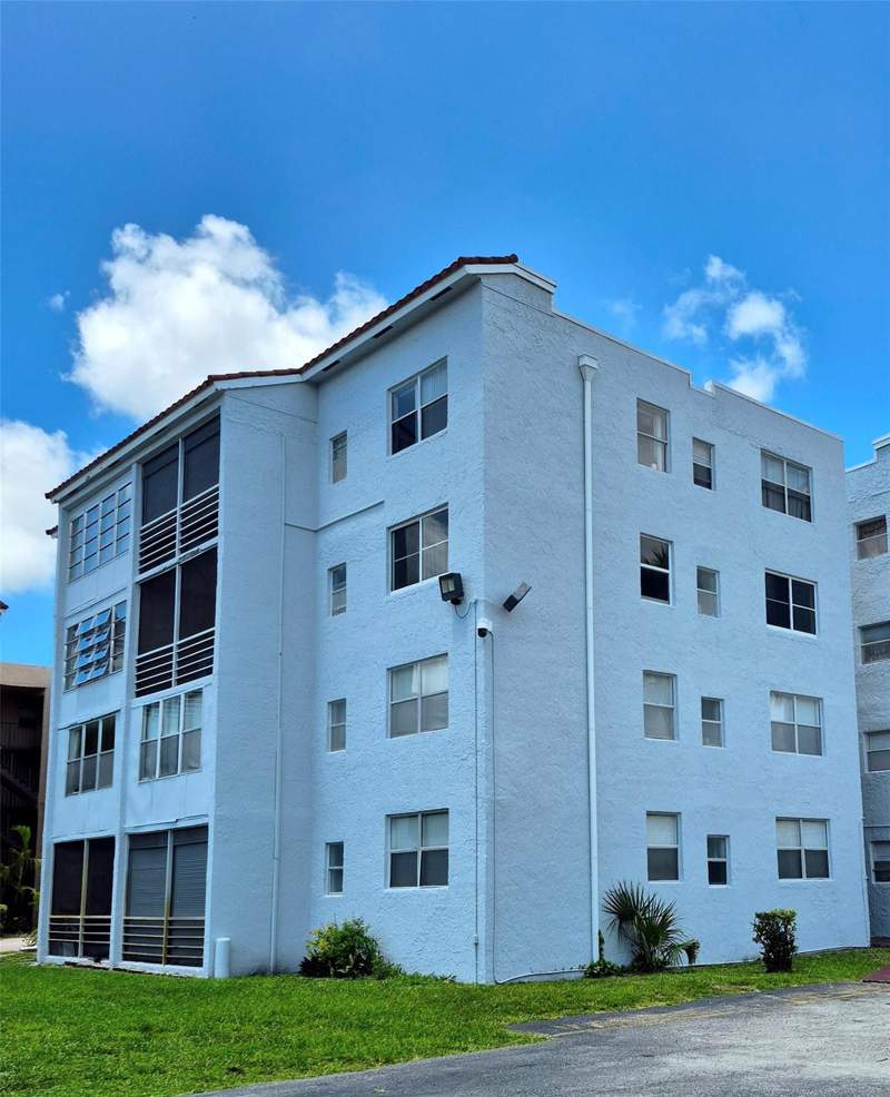 2 bedroom Condominium at 2840 Somerset Drive #208m, Somerset At Lauderdale, Lauderdale Lakes — photo 2