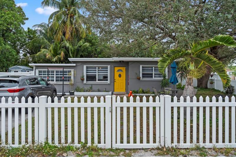 2 bedroom Single Family Residence at 5829 Hayes Street, Hollywood Beach Heights S, Hollywood — photo 2