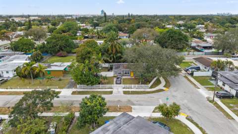 5829 Hayes Street, Hollywood FL - photo 6 of 35