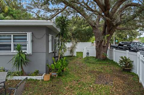 5829 Hayes Street, Hollywood FL - photo 12 of 35