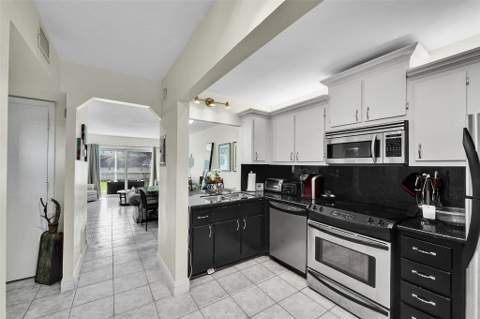 1439 S Ocean Boulevard #105, Lauderdale-By-The-Sea FL - photo 7 of 43