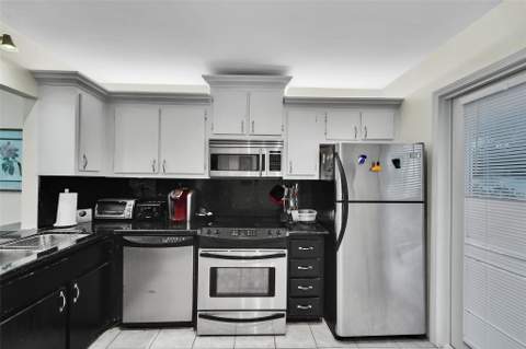 1439 S Ocean Boulevard #105, Lauderdale-By-The-Sea FL - photo 8 of 43