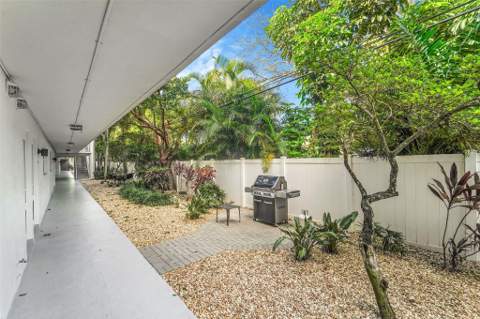 1439 S Ocean Boulevard #105, Lauderdale-By-The-Sea FL - photo 23 of 43