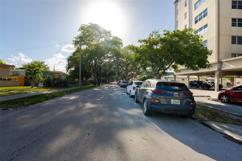 1 bedroom Condominium at 1811 Jefferson Street #304, Telstar, Hollywood — photo 2