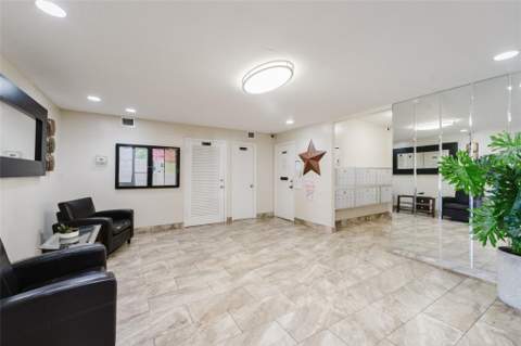 1811 Jefferson Street #304, Hollywood FL - photo 6 of 31