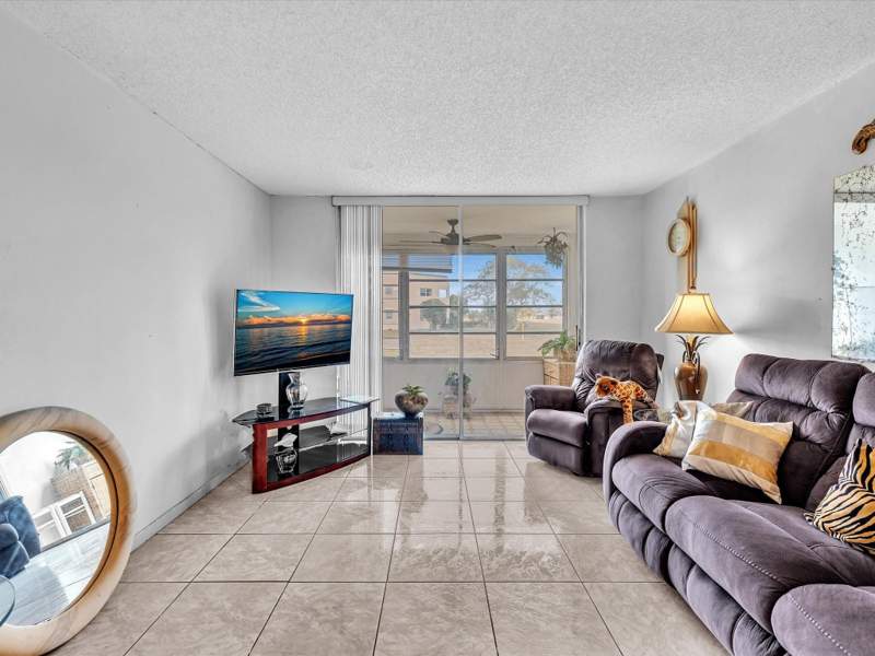 1 bedroom Condominium at 9041 Sunrise Lakes Boulevard #113, Sunrise Lakes, Sunrise — photo 4