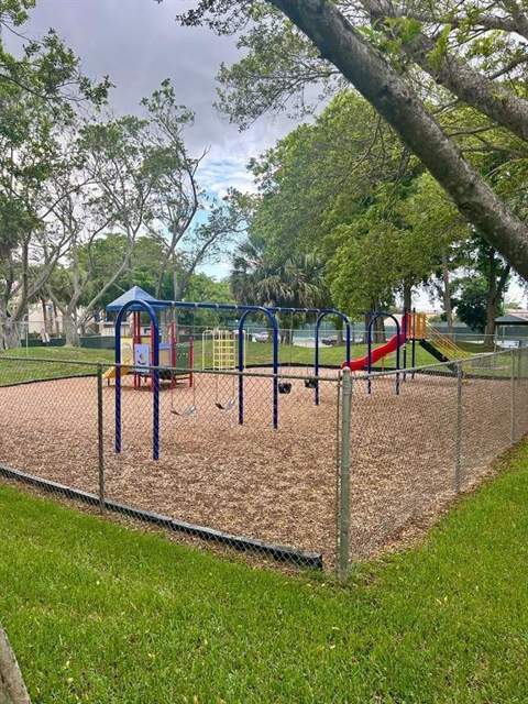 2304 S Cypress Bend Drive #615, Pompano Beach FL - photo 22 of 30