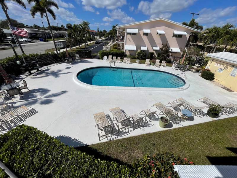 2 bedroom Stock Cooperative at 2141 NE 56th Street #209, Carlton Terrace, Fort Lauderdale — photo 3