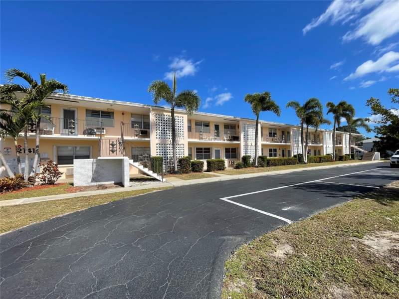 2 bedroom Stock Cooperative at 2141 NE 56th Street #209, Carlton Terrace, Fort Lauderdale — photo 4