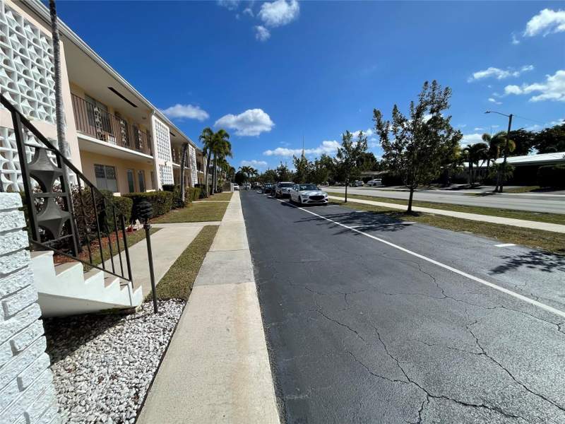 2 bedroom Stock Cooperative at 2141 NE 56th Street #209, Carlton Terrace, Fort Lauderdale — photo 5