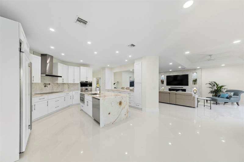5 bedroom Single Family Residence at 10038 Vestal Place, Maple Wood, Coral Springs — photo 3