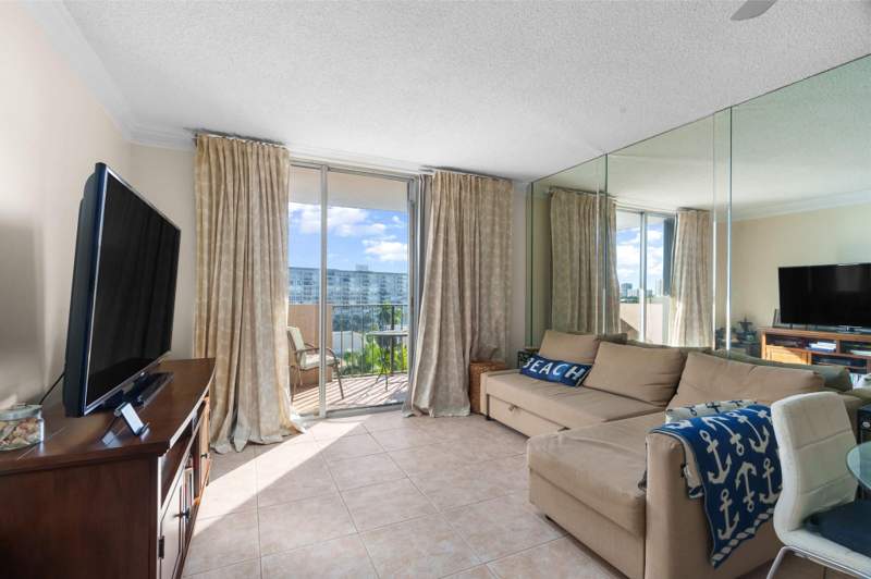 1 bedroom Condominium at 777 S Federal Hy #811-d, Island Club 2 Condo, Pompano Beach — photo 2