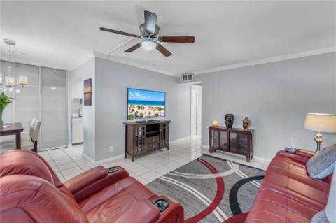 290 Farnham M, Deerfield Beach FL - photo 6 of 44