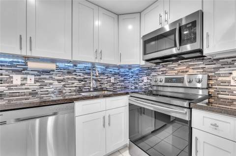 290 Farnham M, Deerfield Beach FL - photo 10 of 44