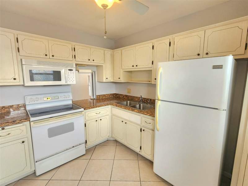 1 bedroom Condominium at 2223 Park Lane #105, Sheridan Lakes Condo Apts No 7, Hollywood — photo 2