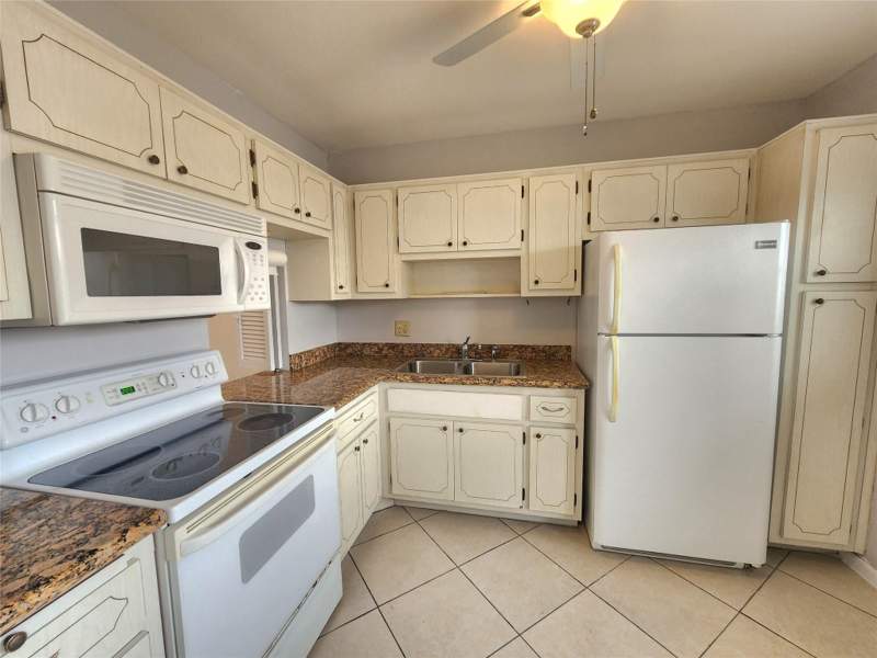 1 bedroom Condominium at 2223 Park Lane #105, Sheridan Lakes Condo Apts No 7, Hollywood — photo 3